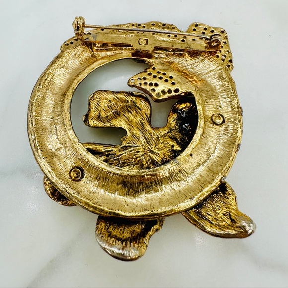 Vintage Circle Flower Brooch Pin Black Enamel Gold Tone with Detailed Leaf 2.5” - Picture 5 of 9